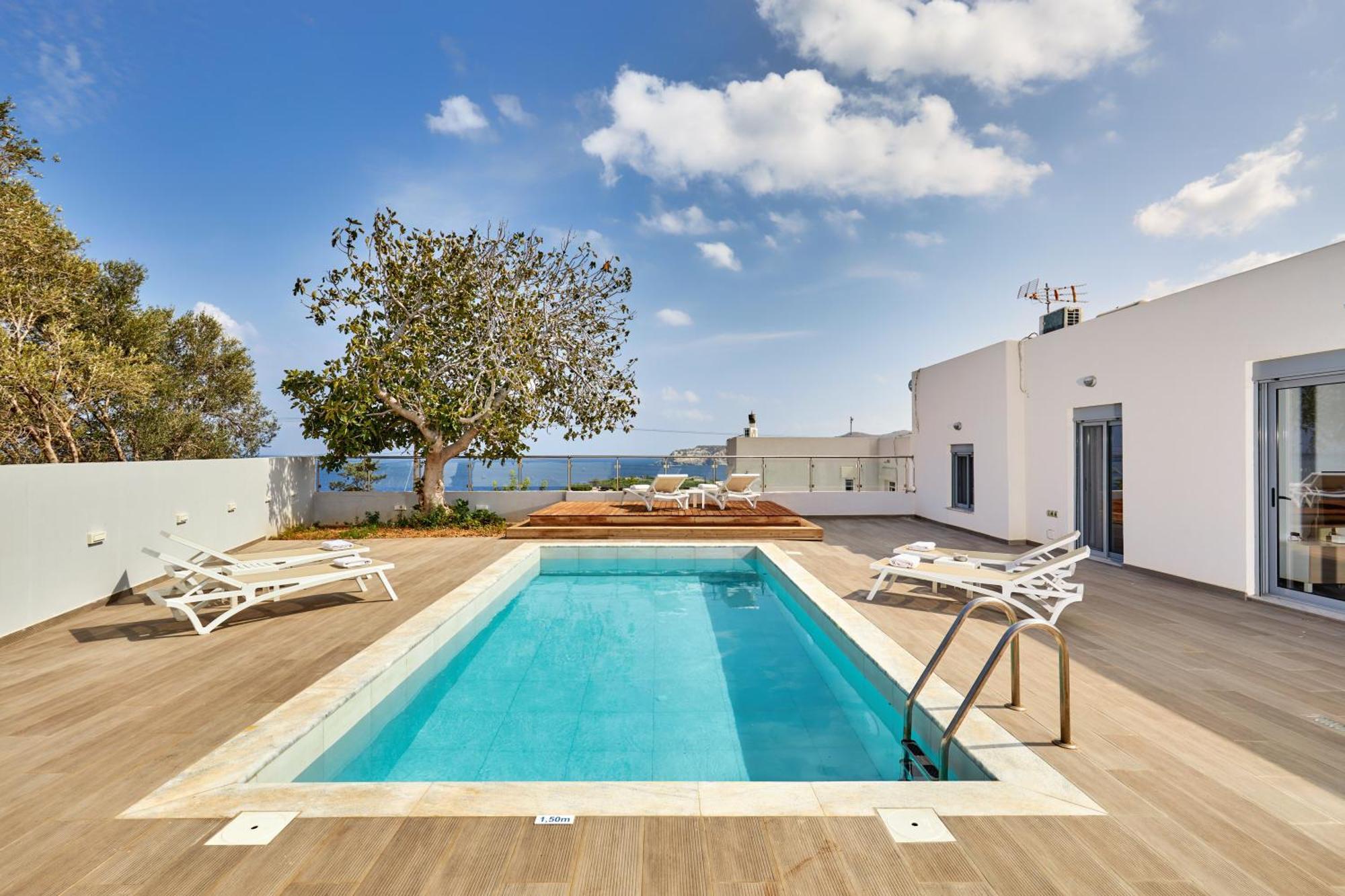 Emilia - With Private Swimming Pool Ferienhaus